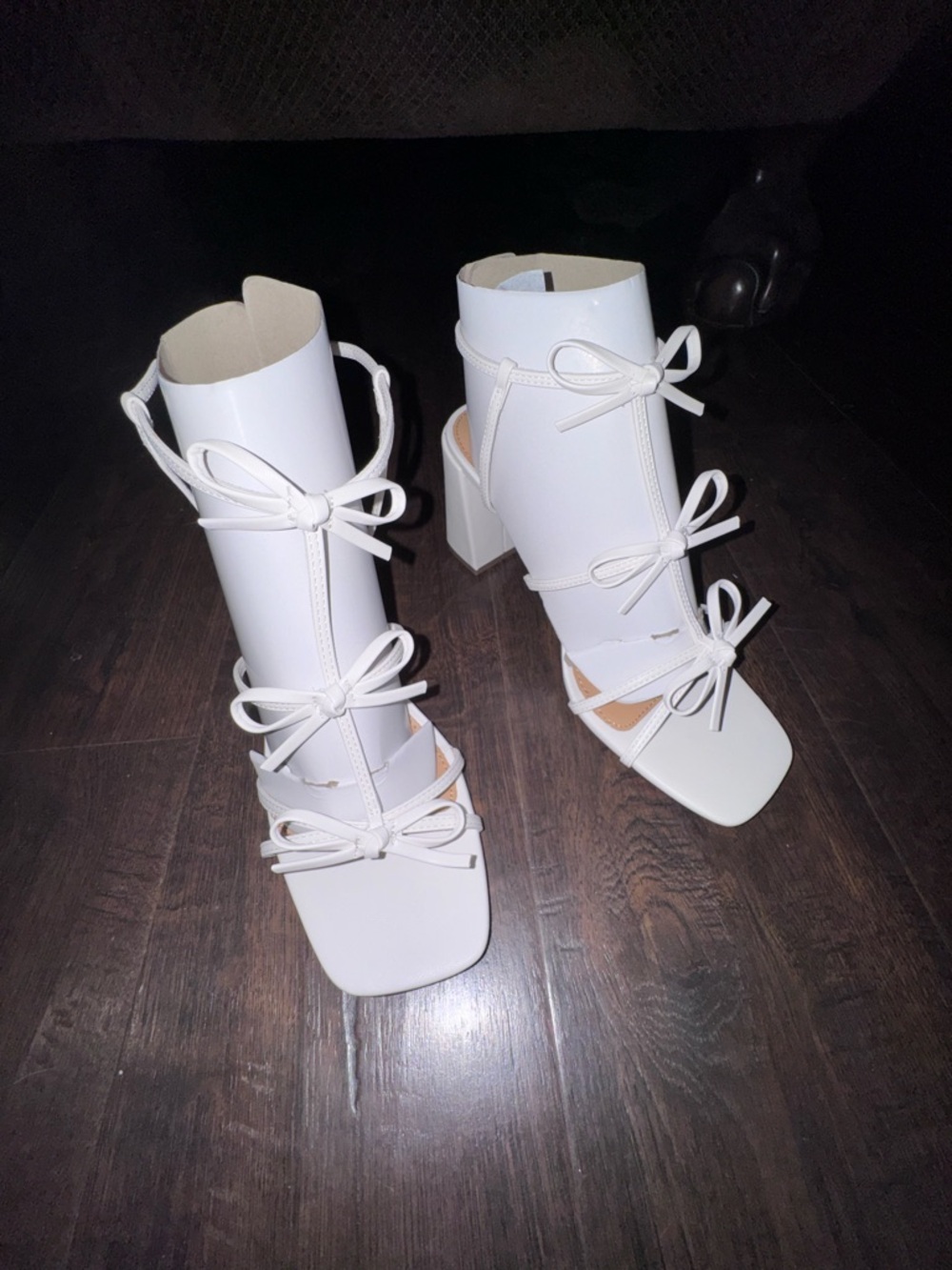Madden Girl White/Ecru Chunky Heel Sandals NIB – Triple Strap Bow Detail Size 7